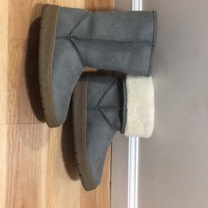 Vegan Snug grey suede boot